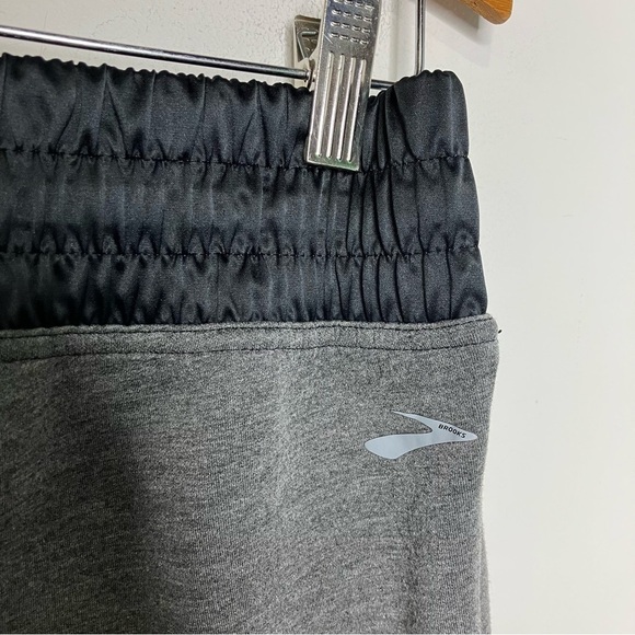 Brooks gray & black joggers size medium - Picture 3 of 6